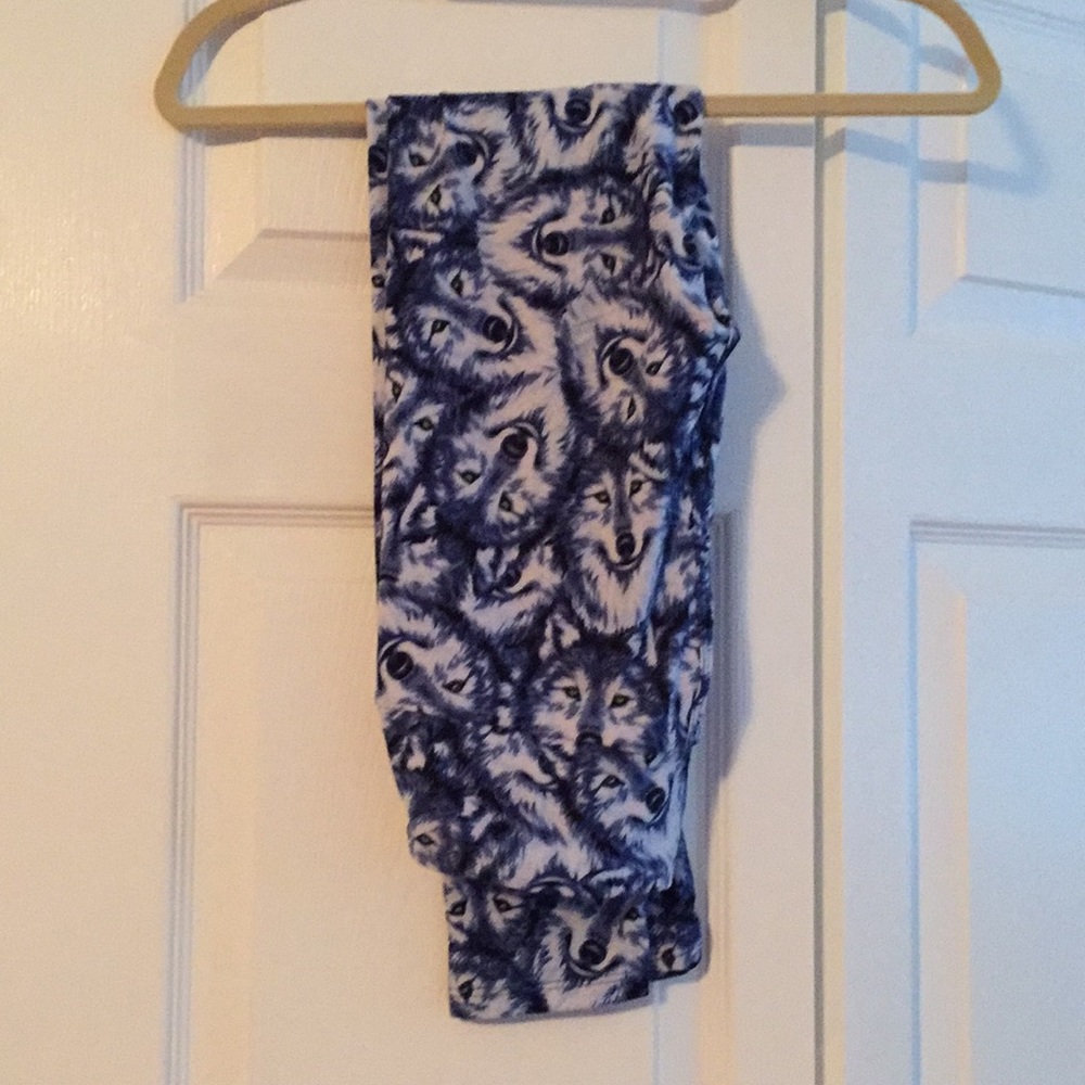 RARE LULAROE WOLF LEGGINGS!!